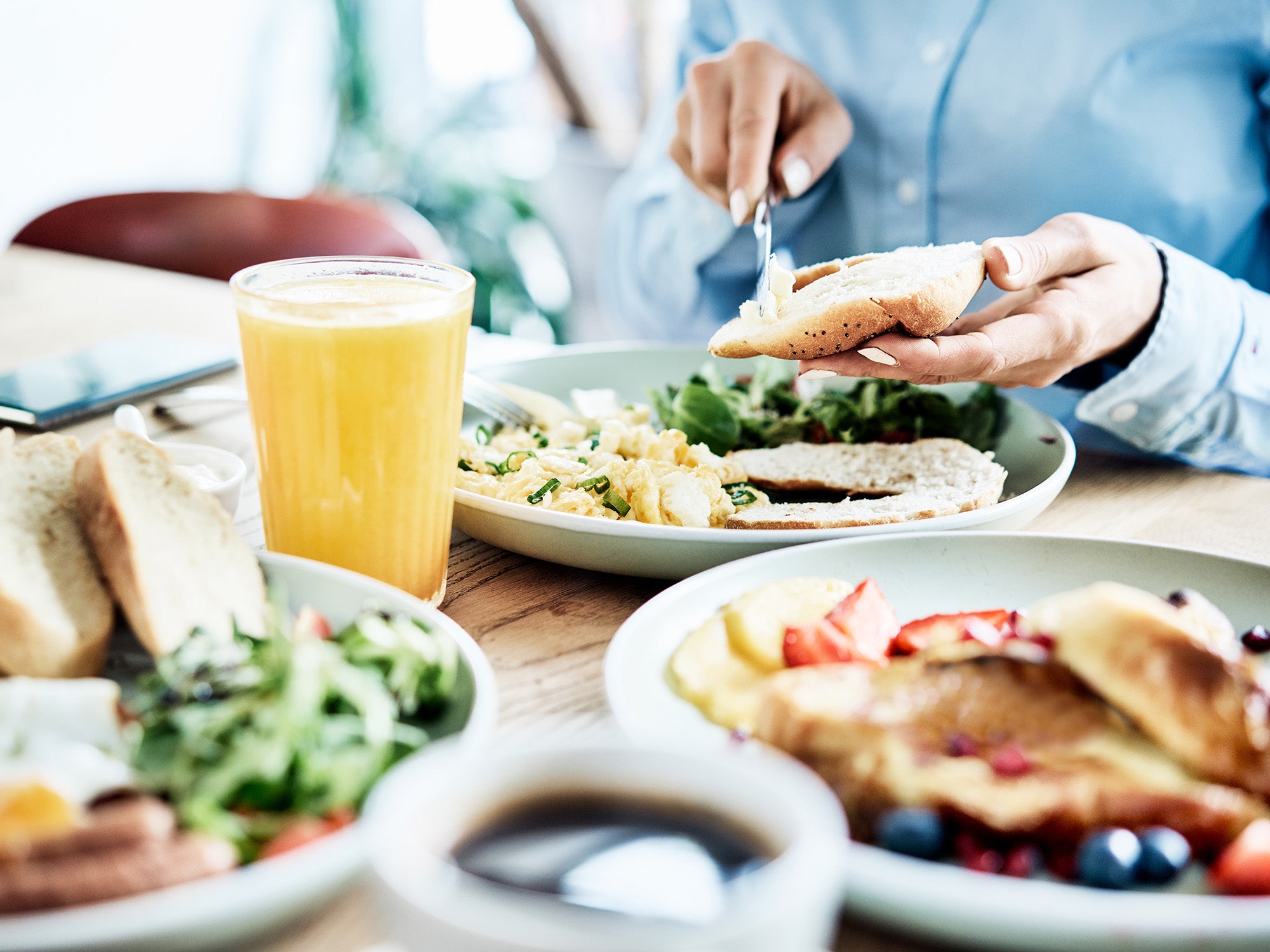 Unterwegs essen: Gesunde und leckere Mahlzeiten auf Geschäftsreisen