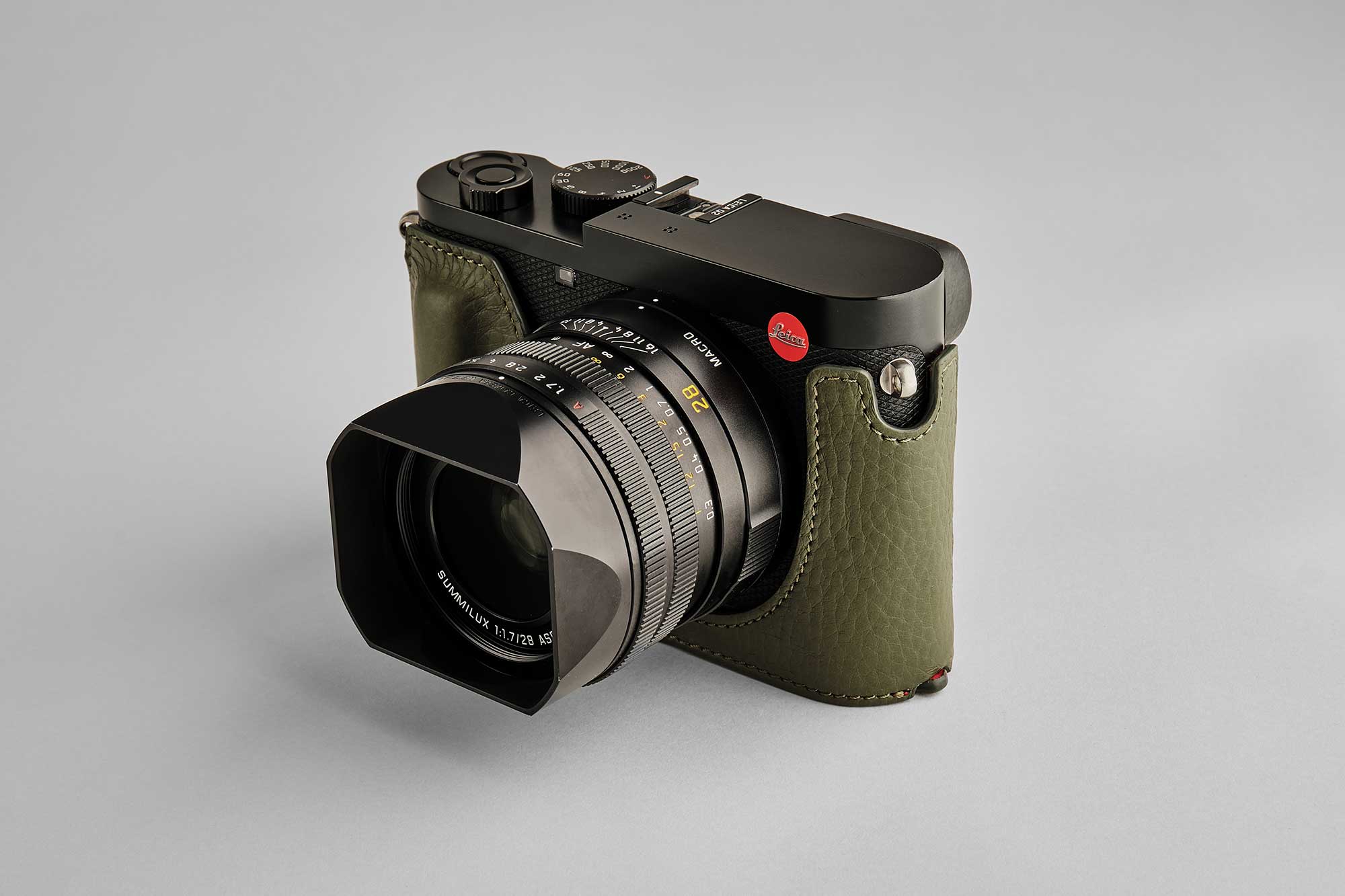 Leica Q2 Half Case Reporter