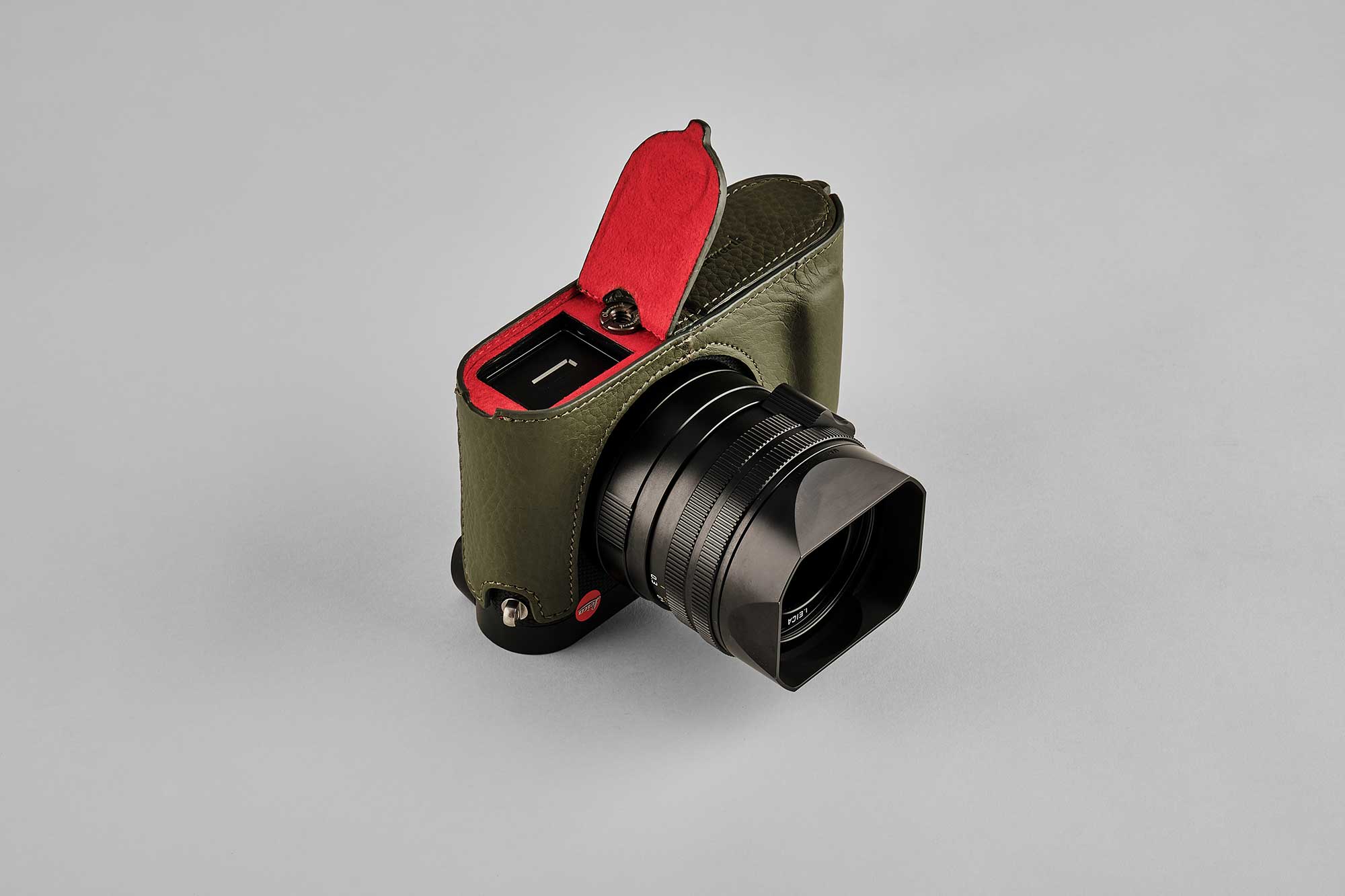 Leica Q2 Half Case Reporter