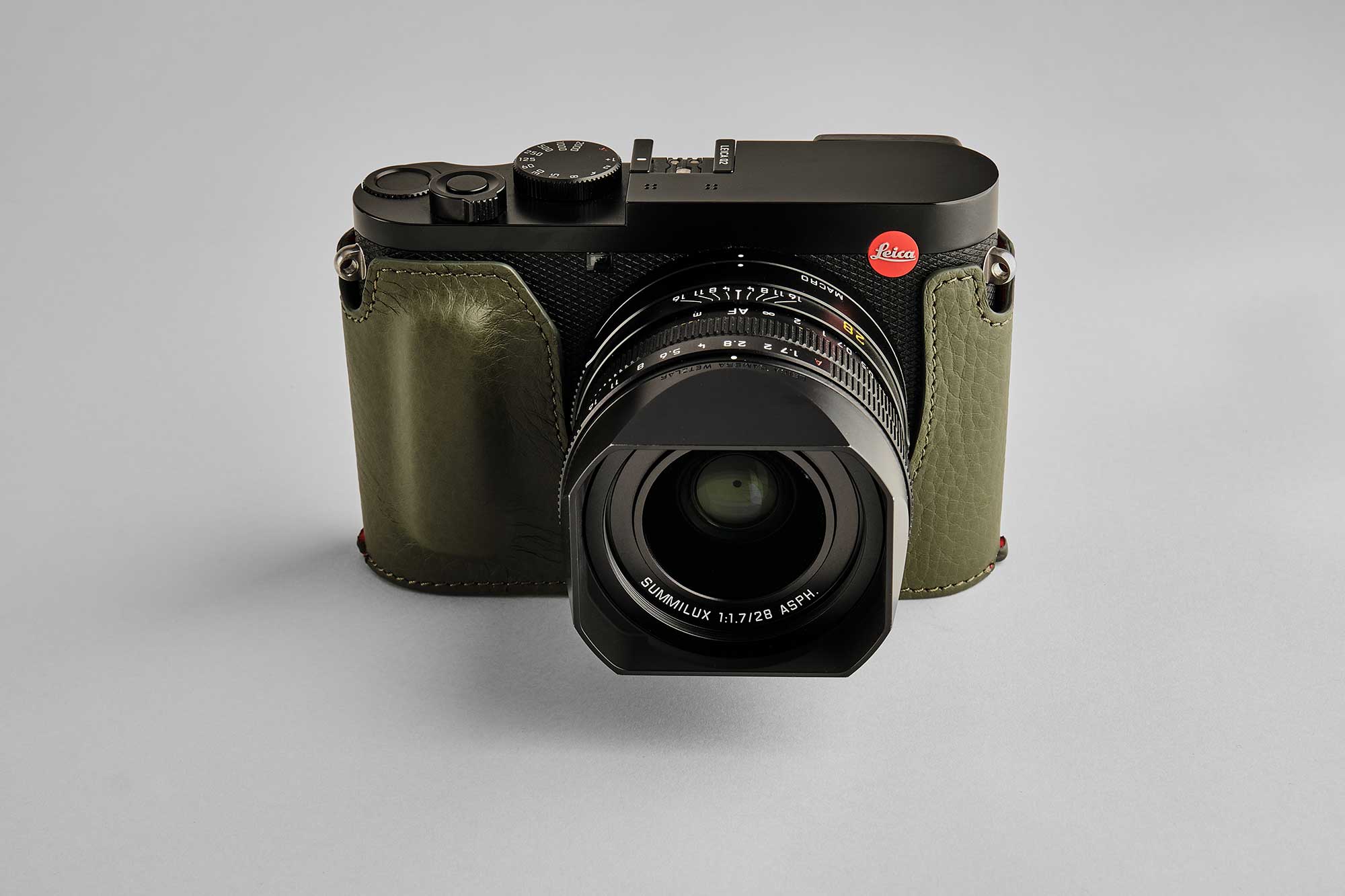 Leica Q2 Half Case Reporter