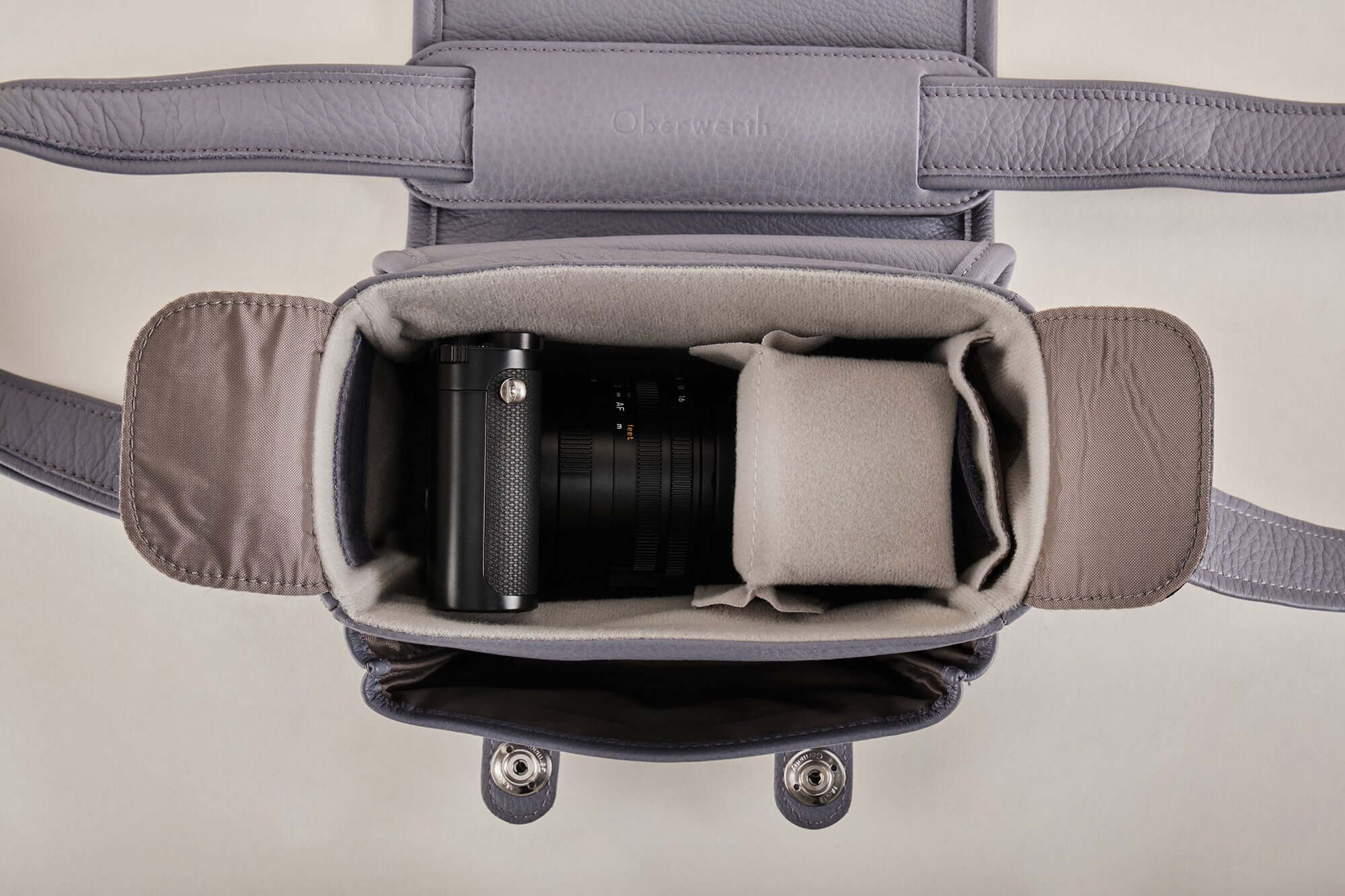 The Q Bag Casual (Phil) - Leica Q3 bag lavender !Exhibition goods!